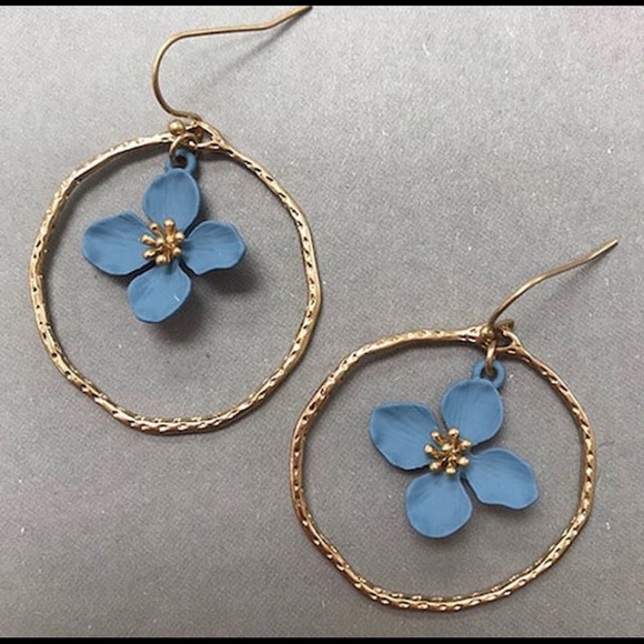 Pretty Flower In Hoop Earrings,Boutique-NWT - Picture 3 of 5